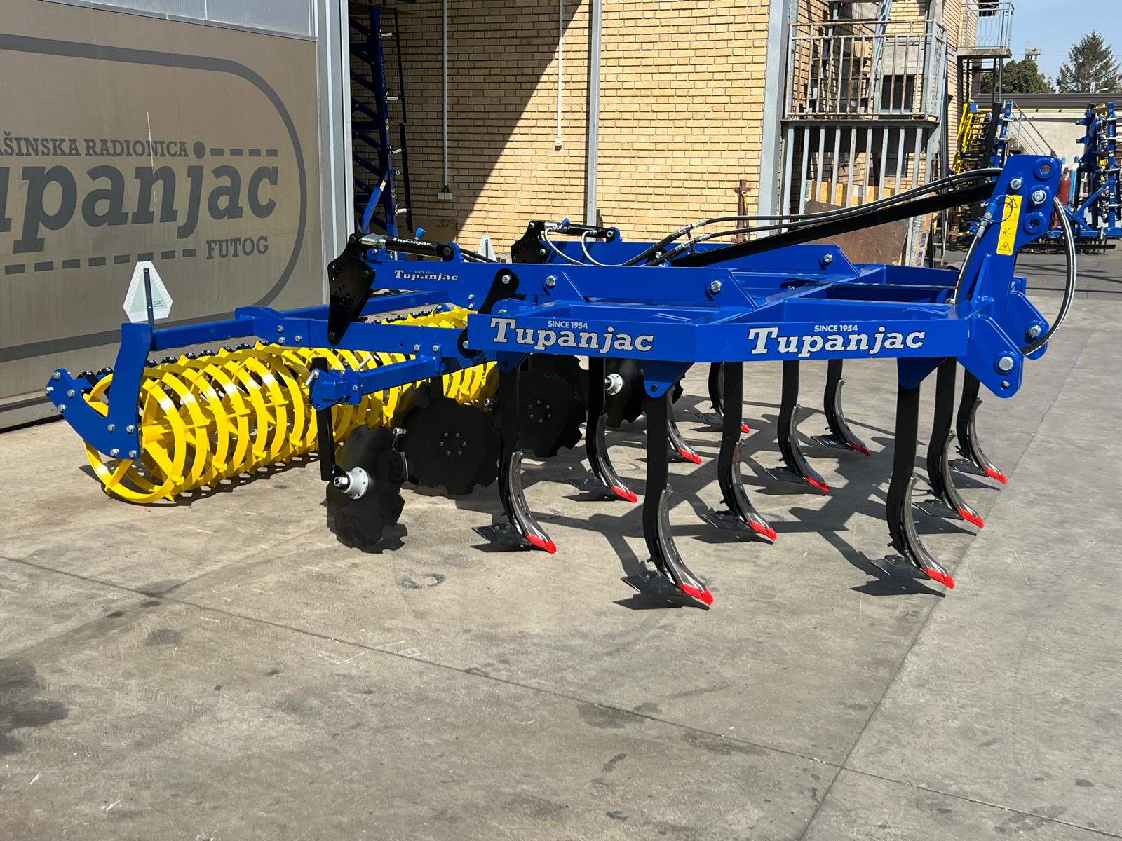 Chisel ploughs