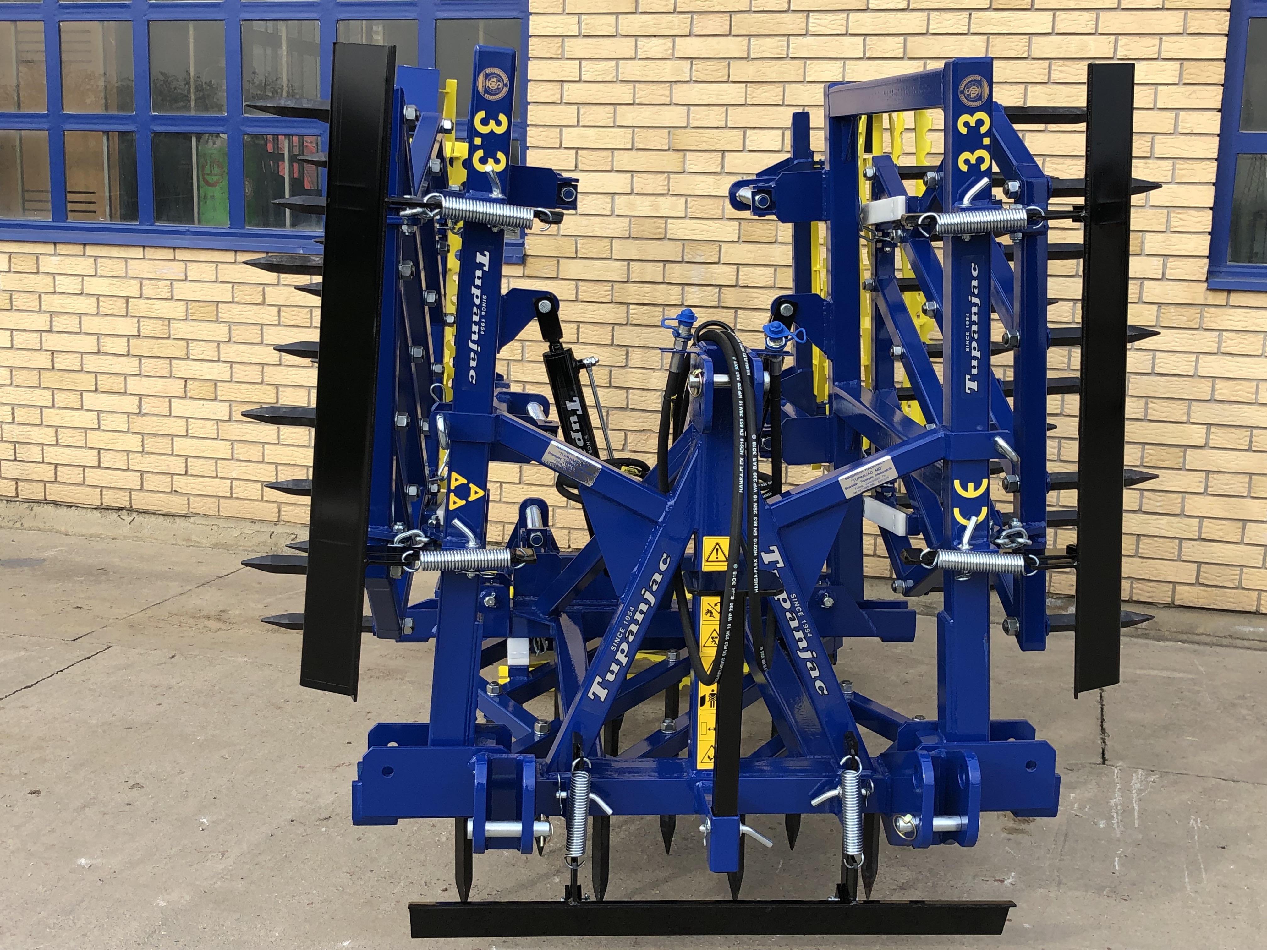 Semi-heavy harrow 3.3 m working width with double rotors