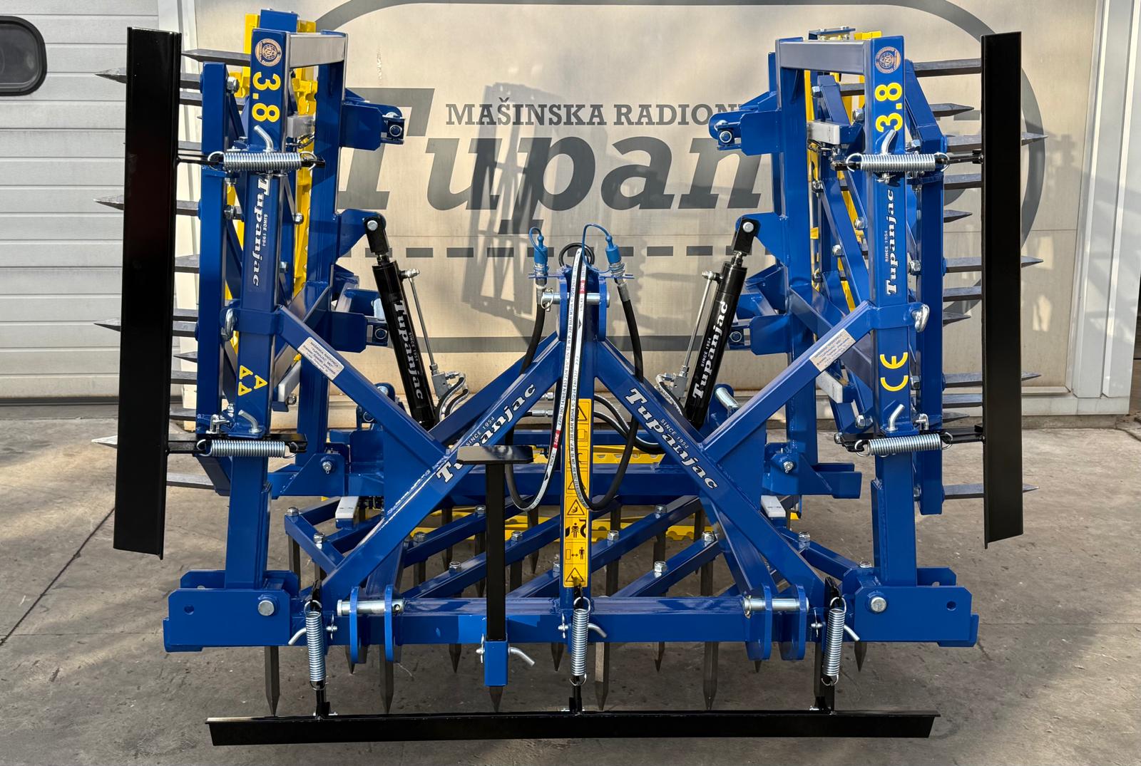 Semi-heavy harrow 3.8 m working width with double rotors