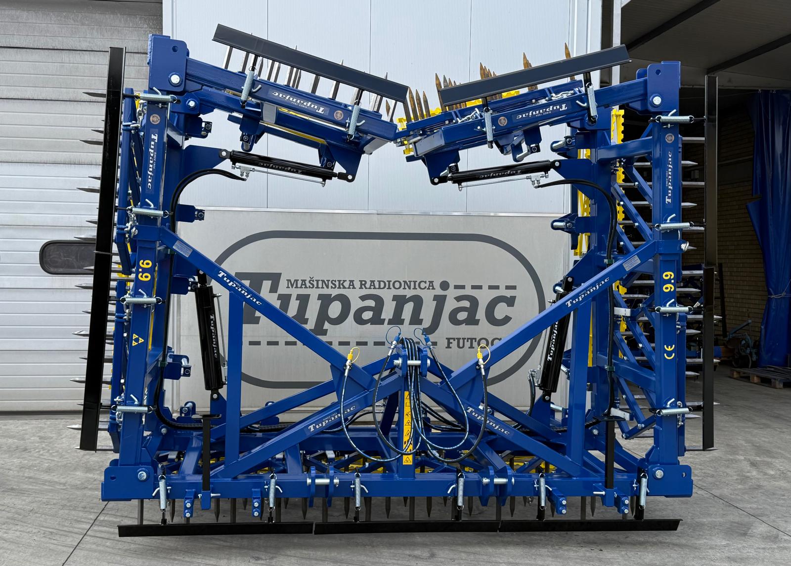 Heavy harrow 9 sections 9.9 m working width with folding outer sections