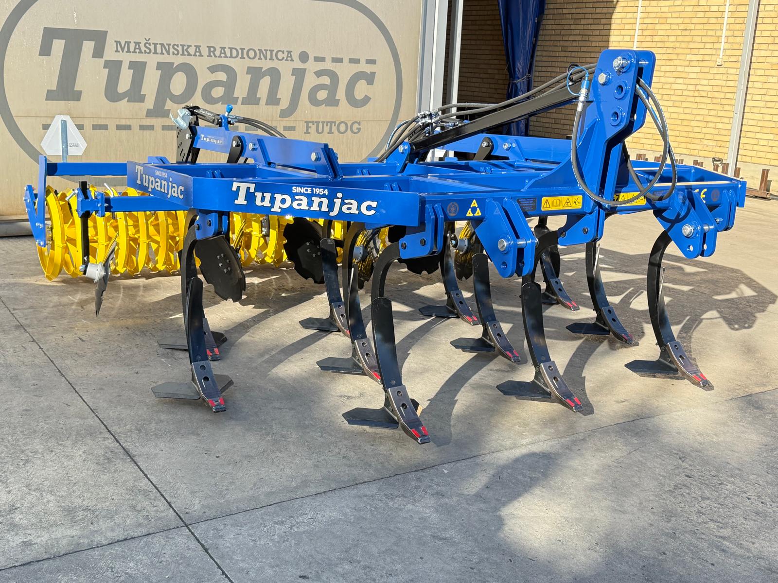 Chisel cultivator with 11 working bodies, Ultra Hard version