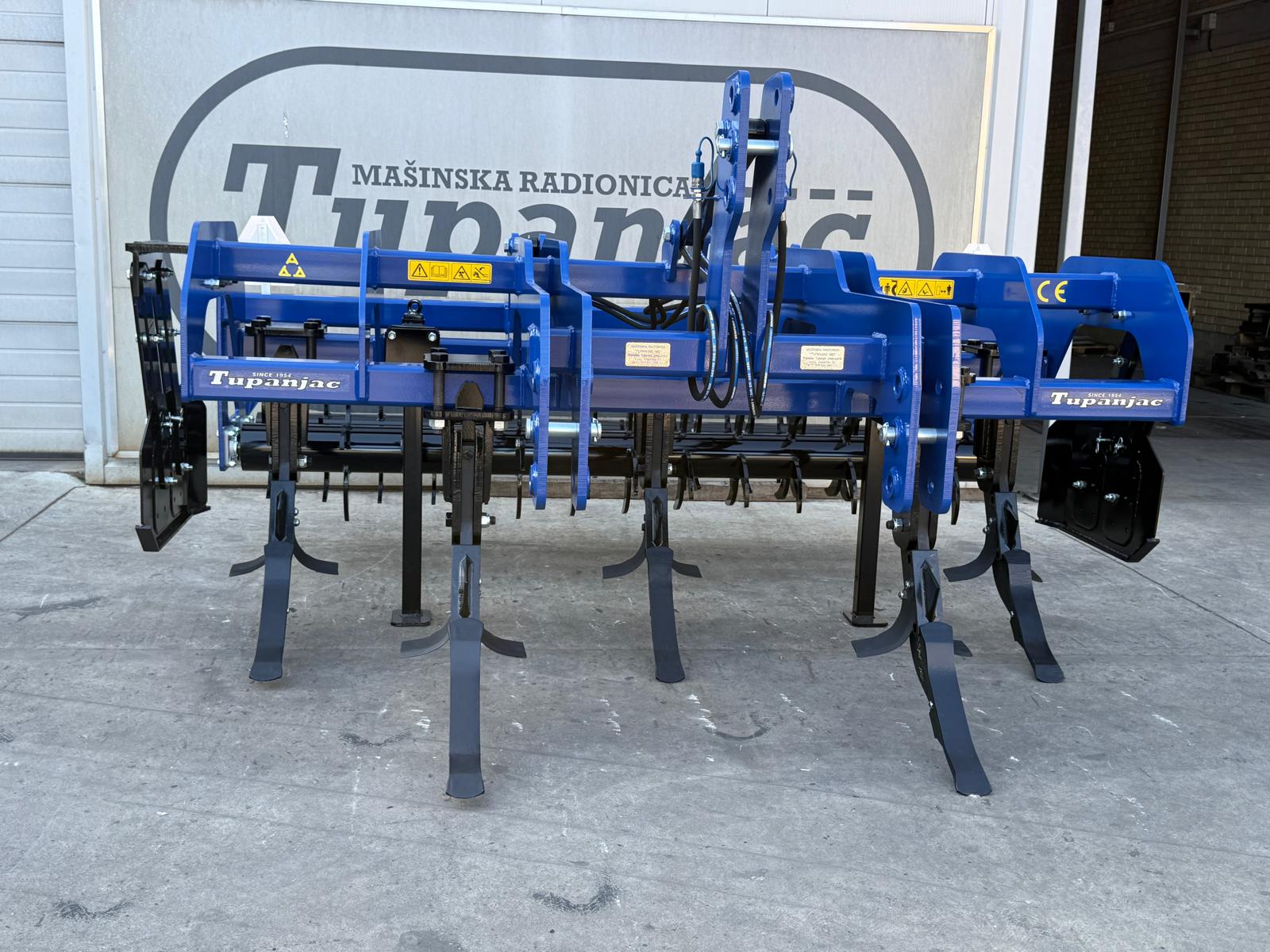 Subsoiler with 5 working bodies with spiked rollers and skids