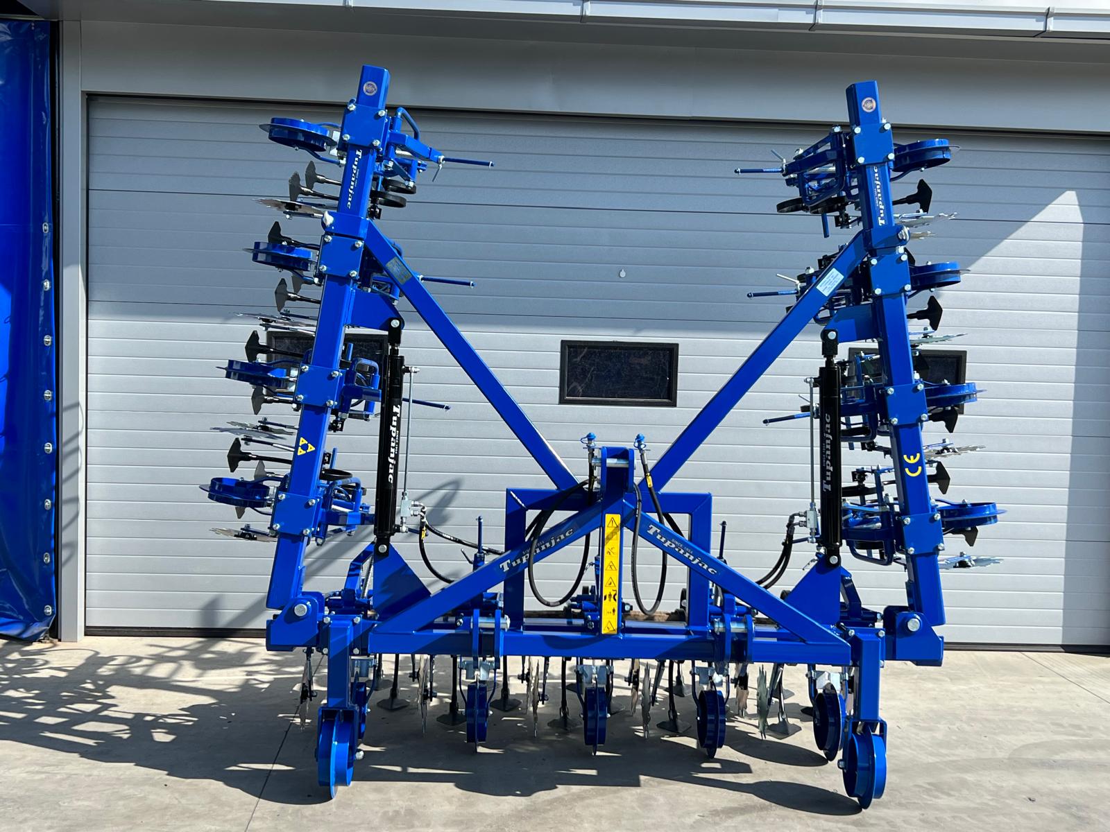 12-row inter-row cultivator at 50 cm with S-tines and protective discs
