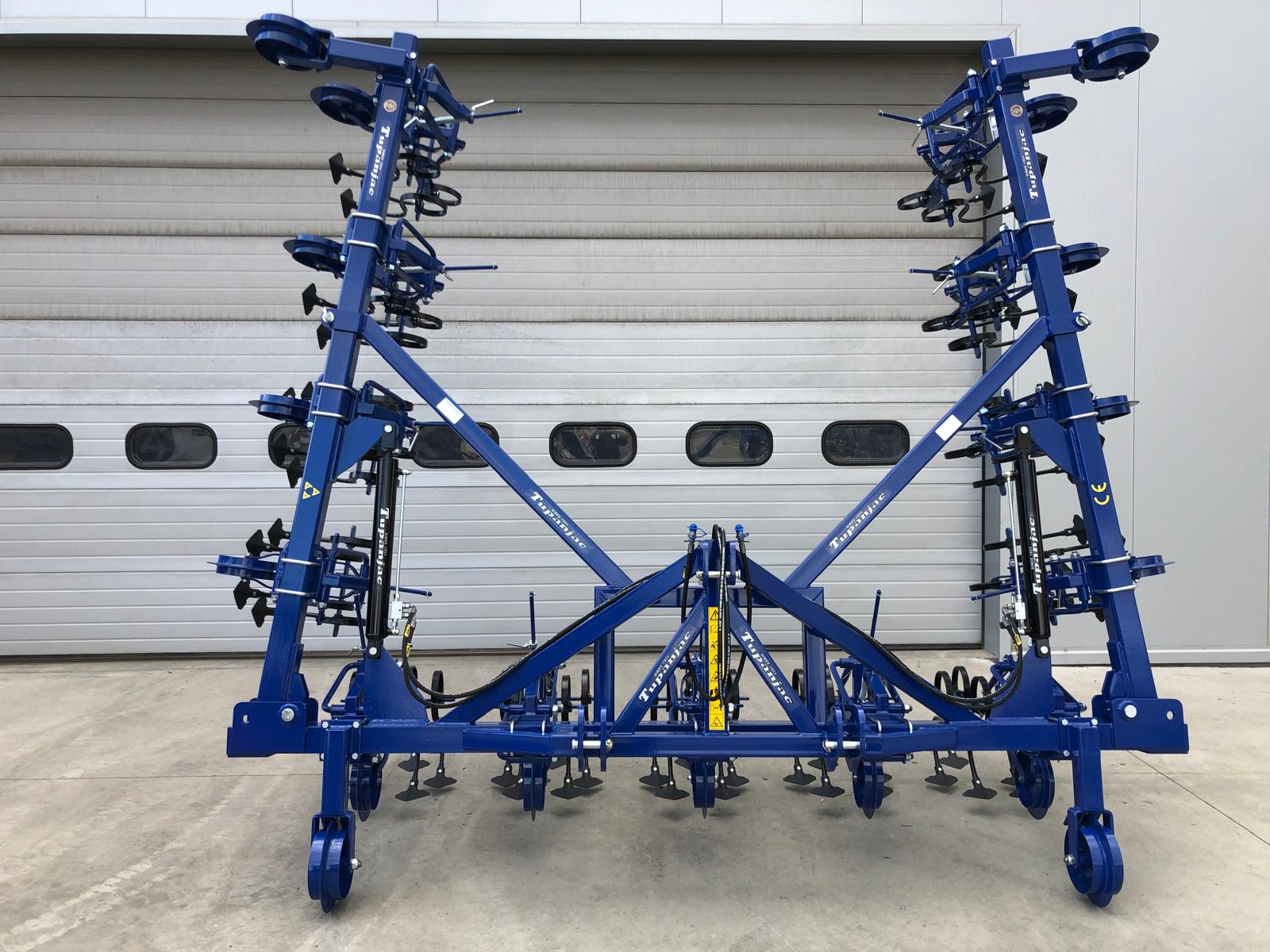 12-row inter-row cultivator at 70 cm with S-tines